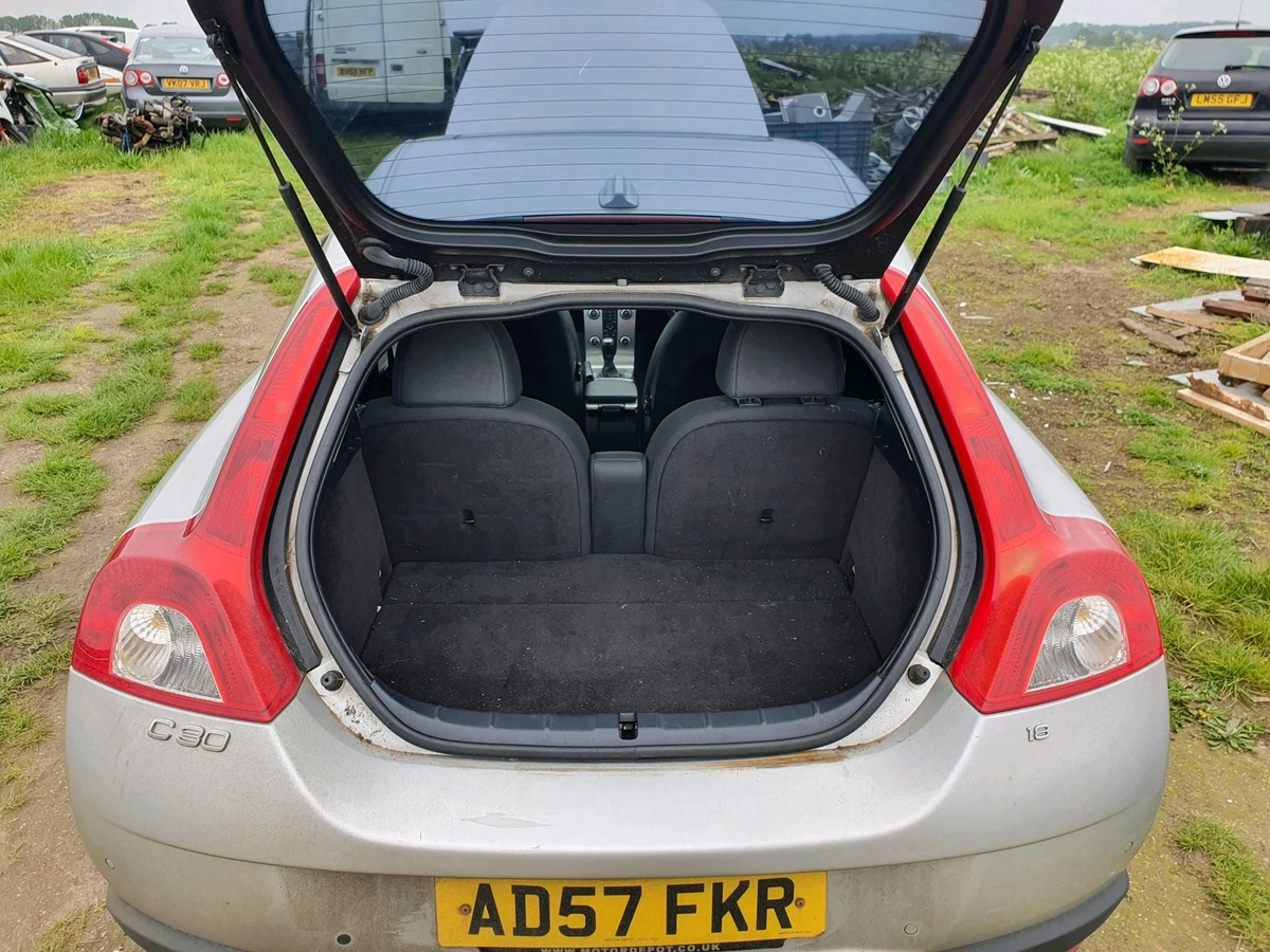 Volvo c30 boot cover deals