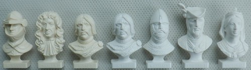 7 Vintage Cleveland Petrol Historical Kings Queen Heads Plastic Busts 1970s 6 cm - Picture 4 of 10