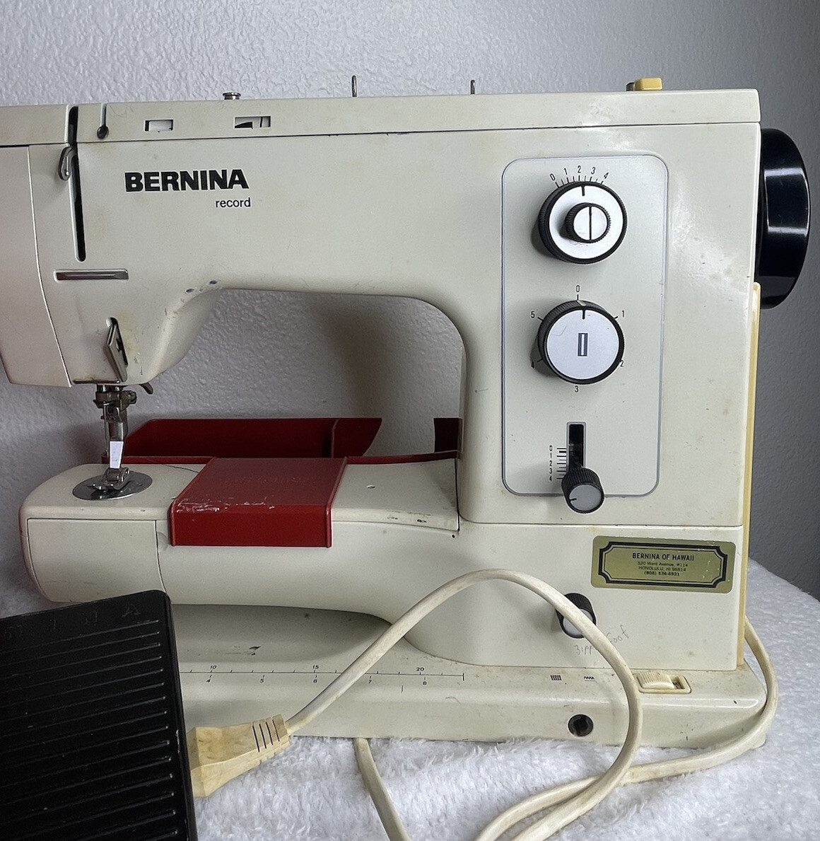 Bernina 830 Record Electronic Sewing Machine w/ Case, Manual