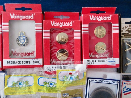 LOT NO. 7- Unopened Packs of U.S. Army Insignia Lot - 30+ Pieces. - Picture 3 of 10
