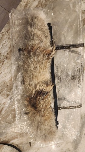 Canada Goose Coyote Replacement Fur20" with framing wire Unisex fur parka MSR295 - Picture 12 of 13