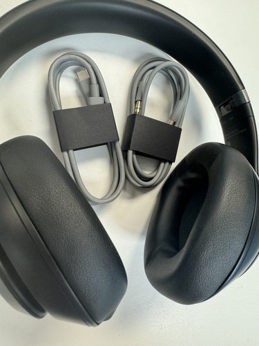 Beats Studio Pro By Dr Dre New With Apple care Plus Till 2026 - Picture 10 of 13