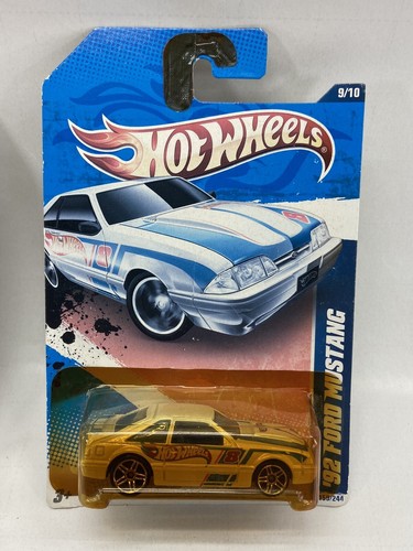 Camiones diecast Hot Wheels Radical Wrestlers '56 2003 y 69 Chevy 1:64 - Imagen 4 de 10