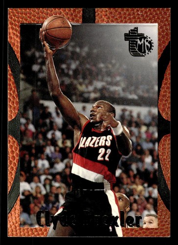 Clyde Drexler 1994-95 Topps Embossed #79 Portland Trail Blazers - Picture 1 of 2