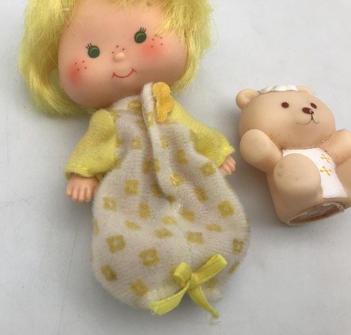 Muñeca de colección BUTTER COOKIE Strawberry Shortcake con figura de oso de gelatina - Imagen 2 de 6