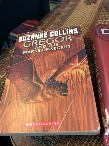 The Underland Chronicles Suzanne Collins BOOK LOT2 Gregor BOOKS & CATCHING FIRE - Picture 3 of 4