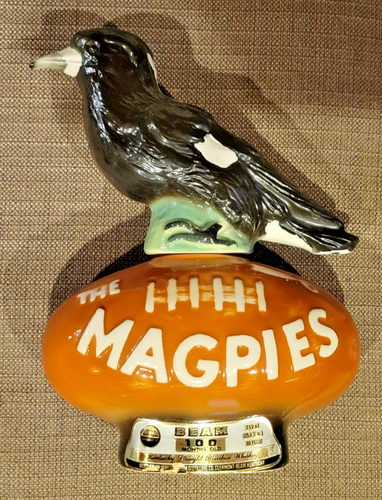Vtg 1977 Jim Beam Bourbon Whiskey The Magpies Australian Football Decanter - Picture 2 of 6