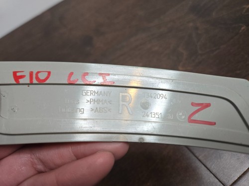 14-16 BMW F10 528i 535i 550i FRONT RIGHT RH BUMPER REFLECTOR MARKER LIGHT OEM - Picture 3 of 4