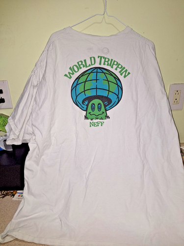 Camiseta Neff Mushroom World Trippin, Gris, Talla XXXL - Imagen 2 de 6