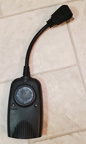 Photo Electric Outdoor Timer has 2,4,6,8, Hr Dusk/Dawn Settings 120 V One Outlet - Picture 2 of 14