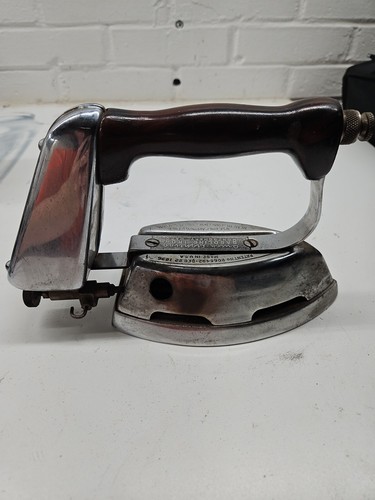 Vintage Montgomery Ward Quick Lighting Gasoline Iron Patent Dec 22 1936 USA - Picture 3 of 6