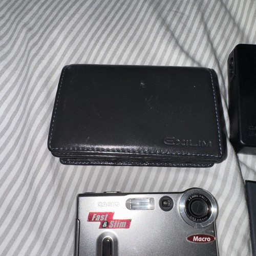 Casio Exilim EX-S20 2MP Slim Digital Camera (1717G) - Picture 3 of 9