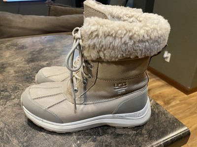 UGG Women s Adirondack III Winter Snow Boots Size 8