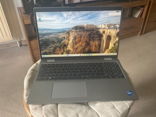 Dell Latitude 5520 Notebook Intel Core I5 11 - 8 GB RAM, 256 GB SSD, Windows 11