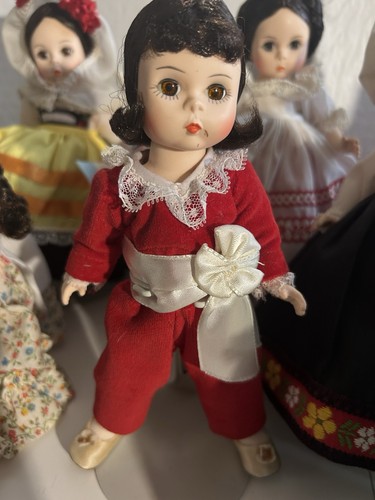 Collection of (12) Madame Alexander dolls. These 7 Inch Have intricate details - Bild 8 von 14