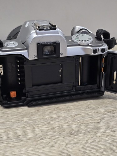 Canon EOS 300V / Rebel Ti 35mm SLR Film Camera - 70-210mm LensTested - Picture 10 of 12