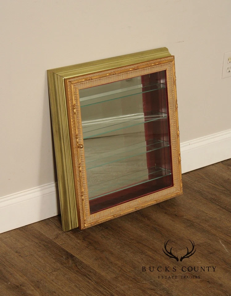 Vitrina colgante italiana con marco dorado Foto 2 de 4