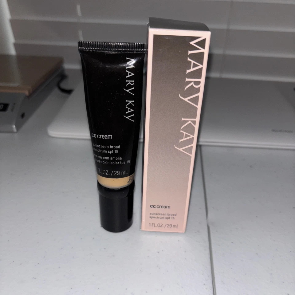 Mary Kay CC Cream Sunscreen Broad Spectrum SPF 15 - Medium - 1 fl oz - Image 3 of 4
