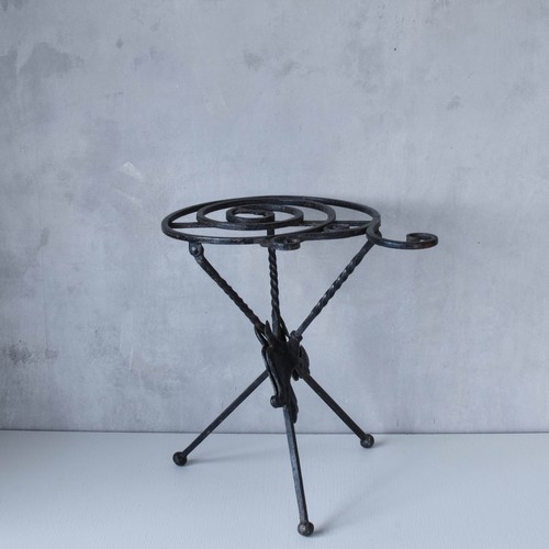 Vintage Scottish blacksmith made wrought iron trivet warming stand tripod plinth - Picture 4 of 13