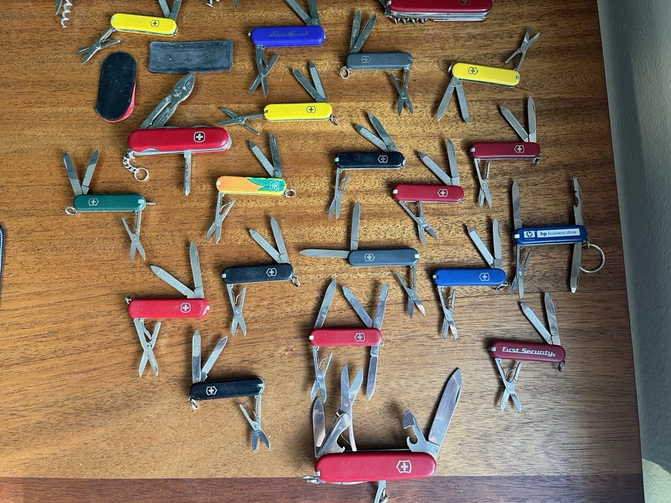 Victorinox Swiss Army Multi-Tool Lot of 36, Collection - Image 4 of 4