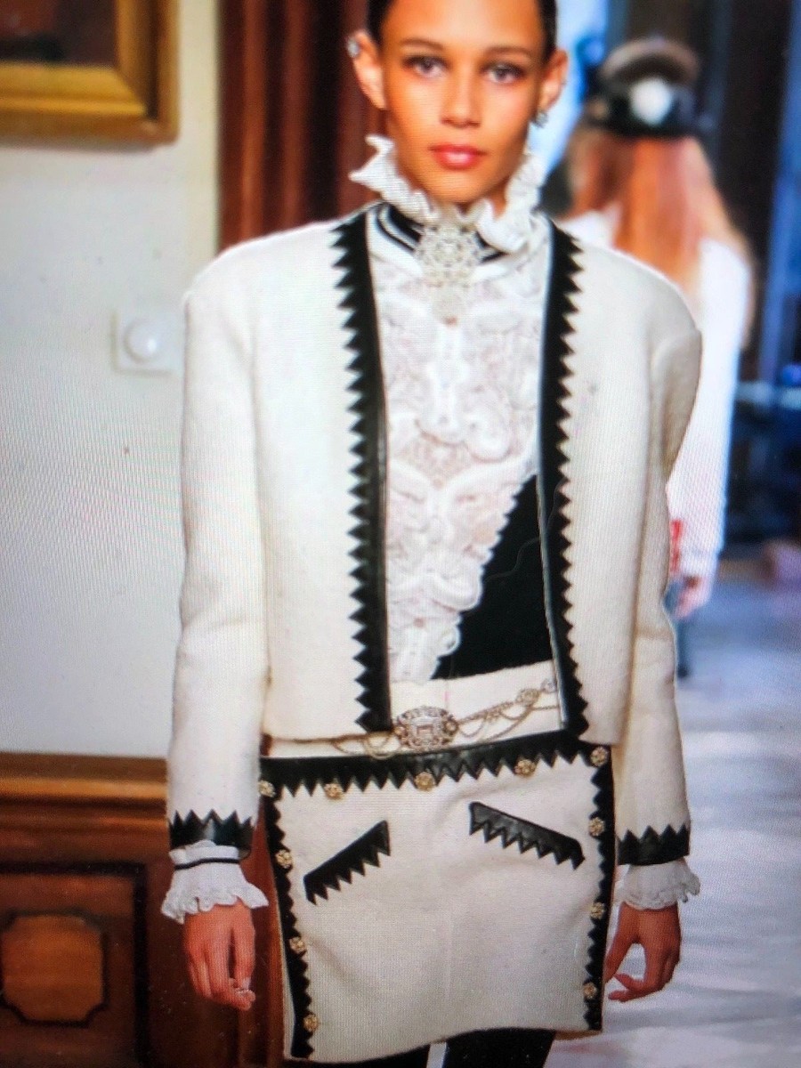 CHANEL Pre-Fall 15A PARIS-SALZBURG NEW BLACK GOLD GRIPOIX BUTTONS