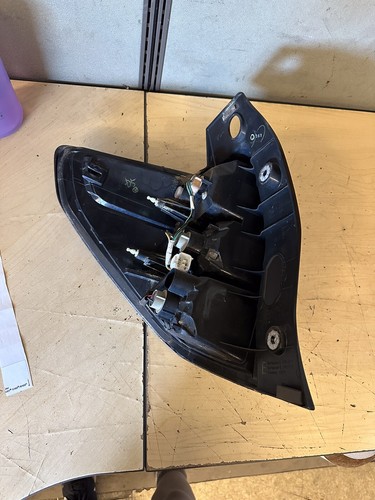 2009-2013 Subaru Forester Right Passenger Side Tail Light Used OEM - Picture 2 of 2