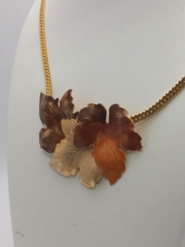 Vintage Gold Tone Herringbone Chain Autumn 3 Maple Leaves Pendant Necklace - Picture 3 of 9