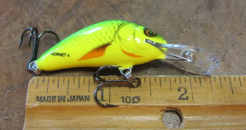 Salmo Hornet 4 Yellow with Green Back No Rattle Crankbait Lure