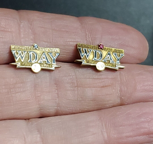 WDAY Radio Station 10k Gold 20 & 25 Years of Service Pins w/Diamond & Ruby (3g) - 第 4/13 張圖片