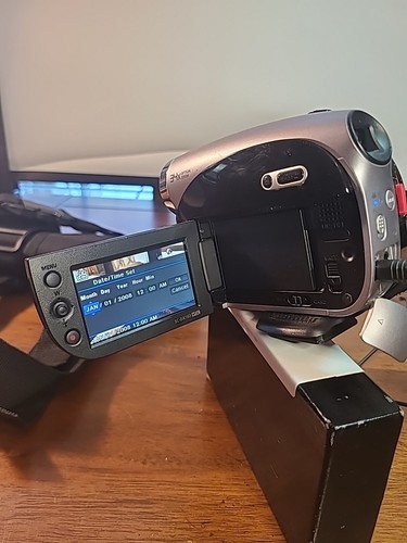 Samsung SC-DX103 Digital Camcorder 34x Optical Zoom - Picture 8 of 20