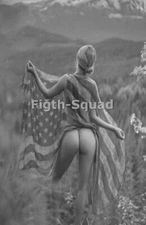 WW2 Picture Photo Pinup with American Flag 7783