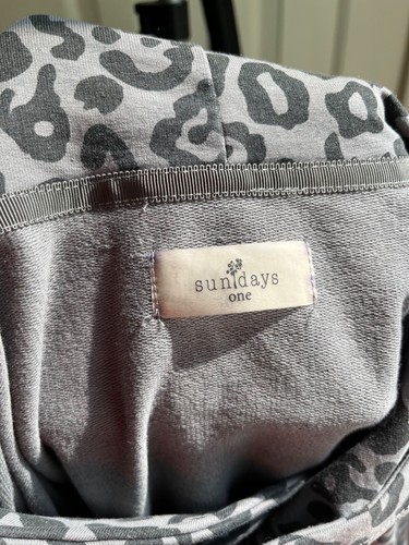 Sundays Grey Cropped Pullover Sweatshirt Hoodie Cheetah Print, Size M - Picture 3 of 10