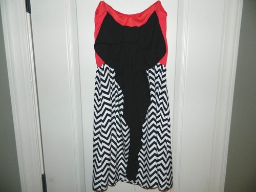 Vestido Chevron para mujer junior rojo, negro y blanco talla M-NUEVO SIN ETIQUETAS - Imagen 2 de 2
