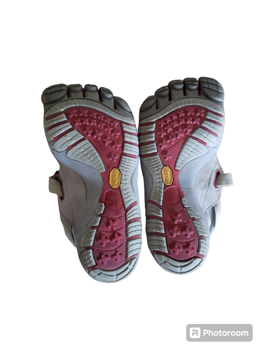 NWT Vibram Fivefingers TrekSport M4423 Size 37 Women Size 7 Beige