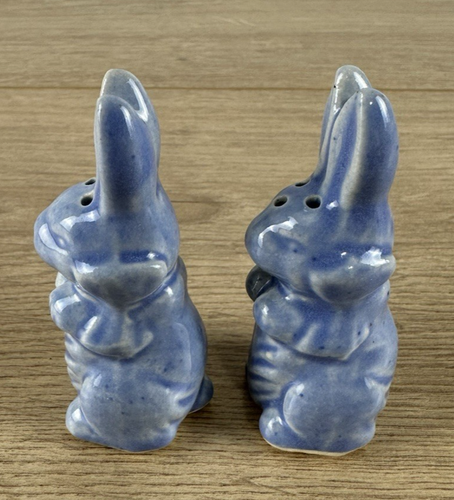 Único juego de sal y pimienta Blue Bunny Rabbits cerámica antigua vintage - Imagen 2 de 6