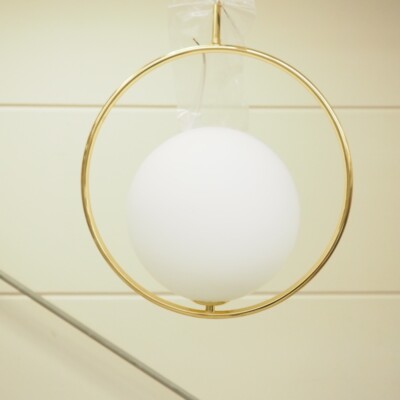 Globen Lighting Design-Pendelleuchte Saint gold weiß Ø 40 cm