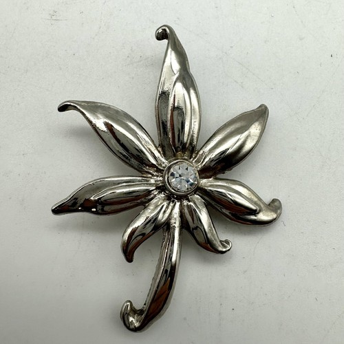 Vintage Silver Tone Clear Rhinestone Flower Leaf Brooch Pin - Picture 1 of 4