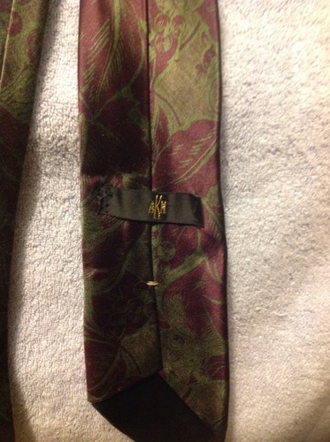 AKM Men's 100% Silk Neck Tie Fruit & Leaf Design~Made In USA - Picture 2 of 4