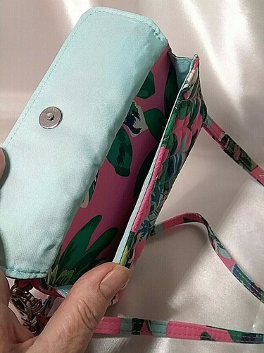 Vera Bradley's ALL IN ONE CROSSBODY iPHONE in TROPICAL PARADISE Pattern NWT - Picture 7 of 12