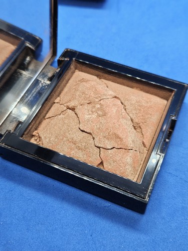 bareMinerals INVISIBLE GLOW Powder Highlighter DARK TO DEEP 0.24oz (DAMAGED) - Picture 2 of 13