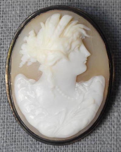LOVELY VICTORIAN ERA SHELL FEMALE PORTRAIT CAMEO BROOCH IN ROLLED GOLD C CLASP - 第 1/5 張圖片