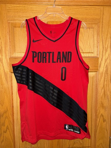 Camiseta deportiva auténtica autografiada por Damian Lillard de los Portland Trailblazers - Imagen 6 de 12