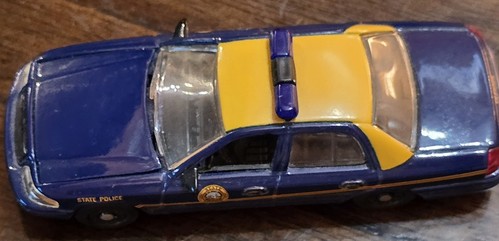 1:64 Spec Cast 3¼" 2001 Ford Crown Victoria West Virginia State Patrol - Picture 8 of 13