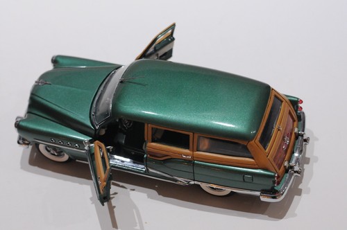 DANBURY MINT 1953 BUICK ROADMASTER STATION WAGON VERDE SCALA 1:24 CON CERTIFICATO DI AUTENTICITÀ SENZA SCATOLA - Foto 8 di 8