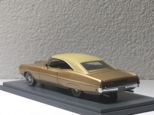 ""NEO 1:43 Pontiac Bonneville HT Coupé  1968 Gold Modell Nr:44110"" - Foto 3 di 9