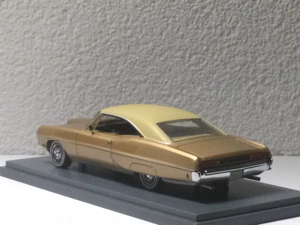 ""NEO 1:43 Pontiac Bonneville HT Coupé  1968 Gold Modell Nr:44110"" - Immagine 3 di 4