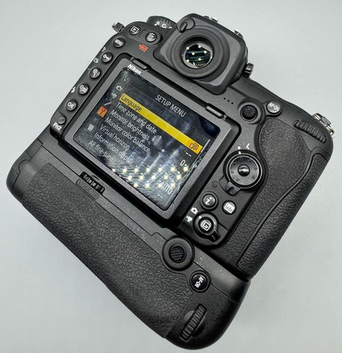 NIKON D500 + NIKON MB - D17 ,SHUTTER COUNT : 7,218 - MINT - Picture 5 of 11