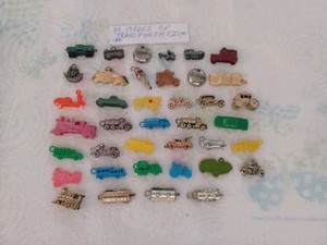 VINTAGE GUMBALL/VENDING MODES OF TRANSPORTATION CHARMS/TOYS LOT OF 39