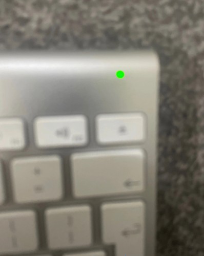 Apple Wireless Keyboard (MC184B/A) British English - Picture 1 of 5