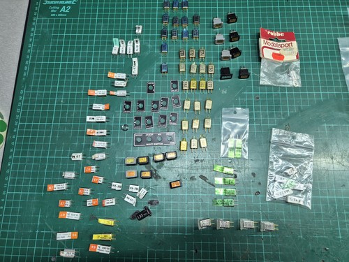 Senderquarze Konvolut 90 stück - Bild 1 von 7